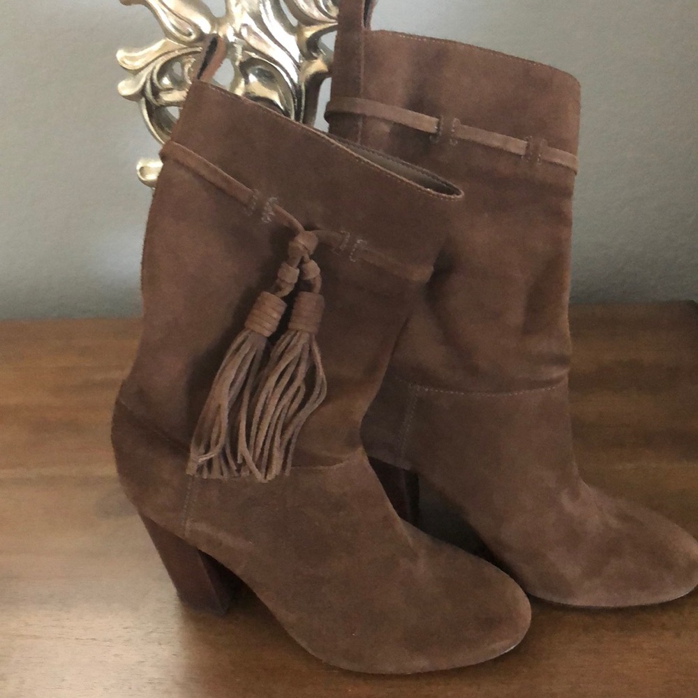 Brown, suede boots with tassel.
